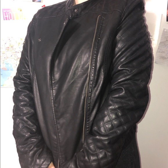 Black Leather Jacket 🖤🖤 - Picture 2 of 3